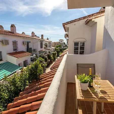 A Cozy And Elegant Townhouse Across The Torre de Benagalbon