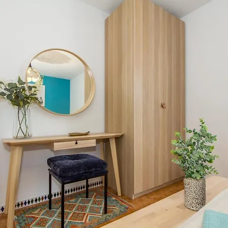 A Cozy And Elegant Townhouse Across The Hébergement de vacances *