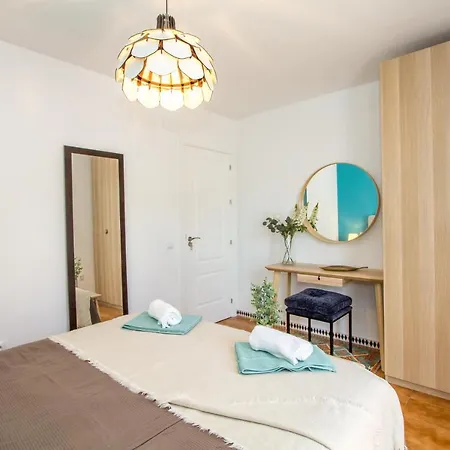 A Cozy And Elegant Townhouse Across The Torre de Benagalbon