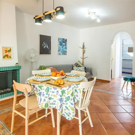 Hébergement de vacances A Cozy And Elegant Townhouse Across The *