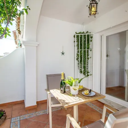 A Cozy And Elegant Townhouse Across The * Torre de Benagalbon