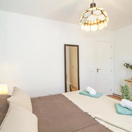 בית נופש A Cozy And Elegant Townhouse Across The