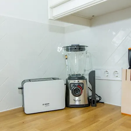 A Cozy And Elegant Townhouse Across The 펜션 *